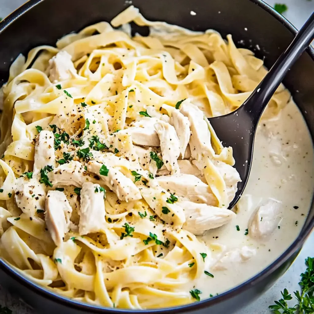 One-Pot Easy Chicken Alfredo Pasta